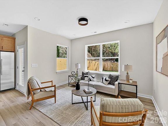3rd image of 655 Stillgreen Ln