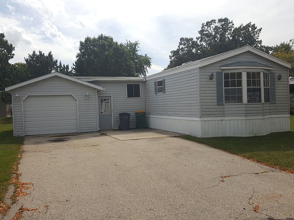 1st image of 127 Twin Lakes Dr