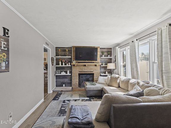 5th image of 211 Willowbrook Dr