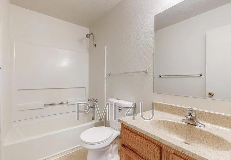 233 Tennessee St NE #D — Photo 15