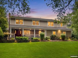 44 Barrett Ln, Wyckoff, NJ 07481