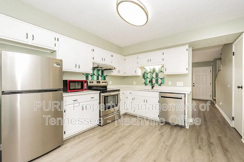 2 bed, 1.5 bath, 900 sqft, $1,550 — Photo 2