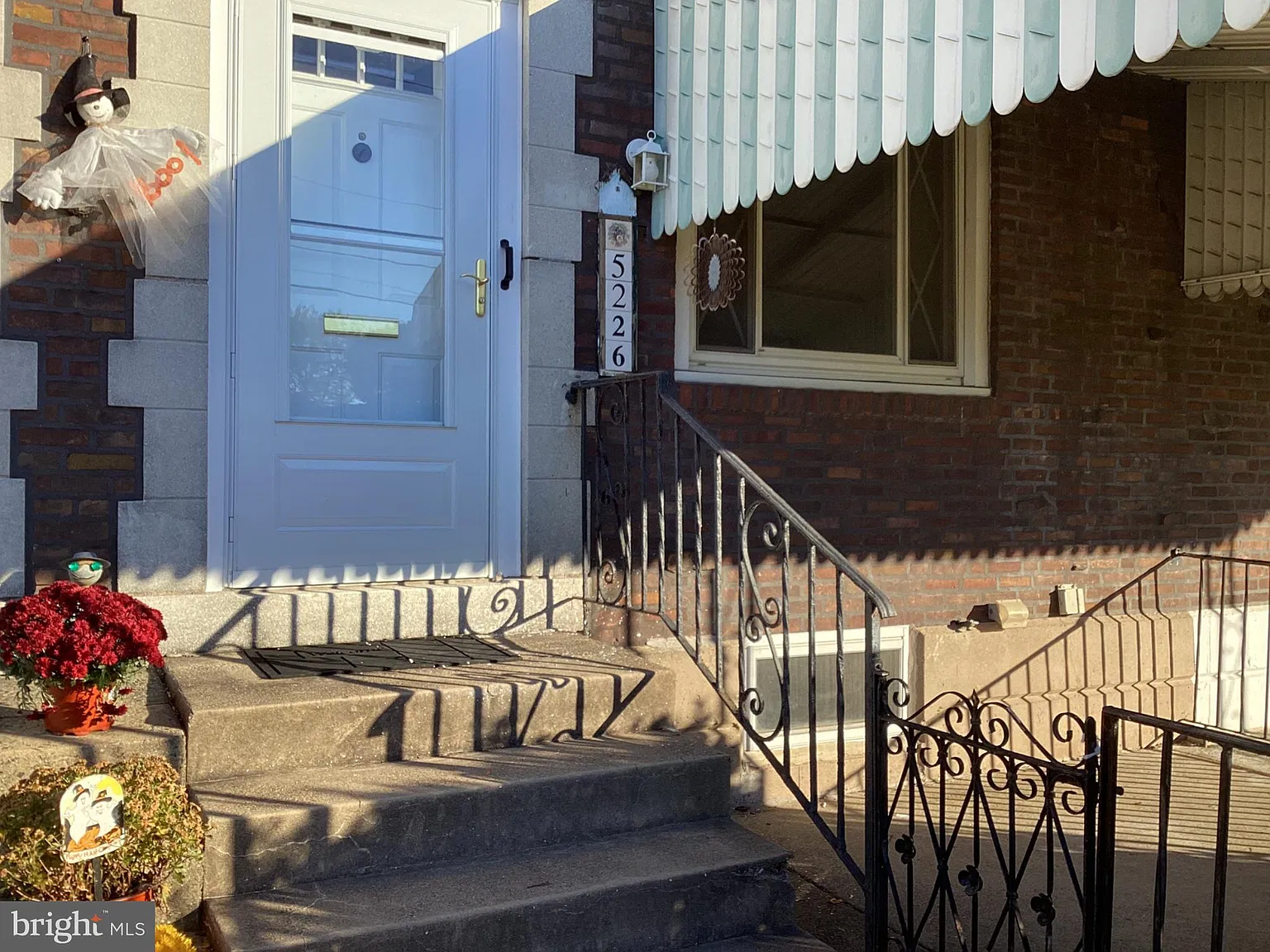 3 bed, 1.0 bath, 1152 sqft, $2,200 — Photo 2