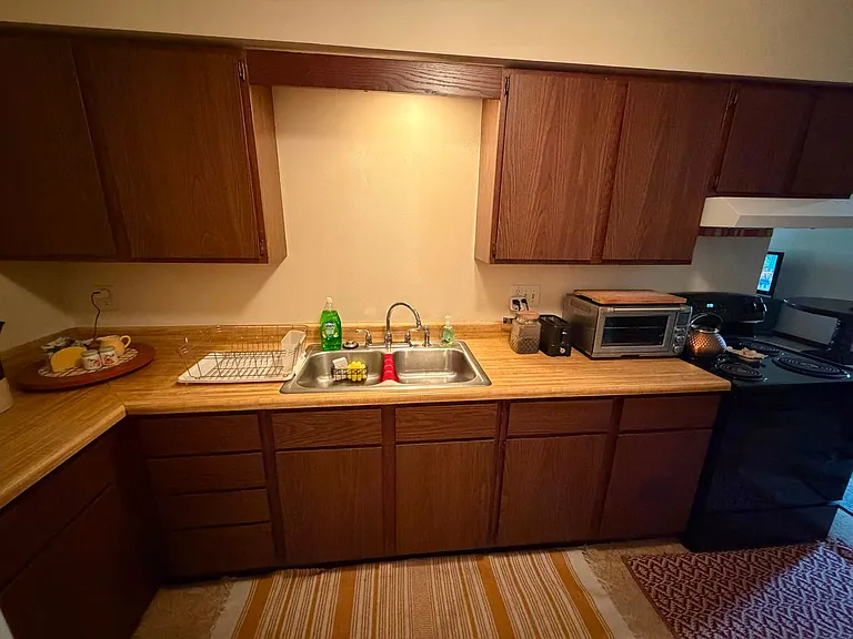 Regis Apartments — Photo 7