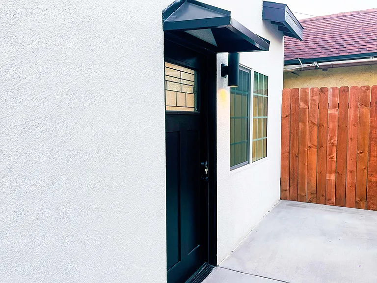 2229 S Palm Grove Ave — Photo 4