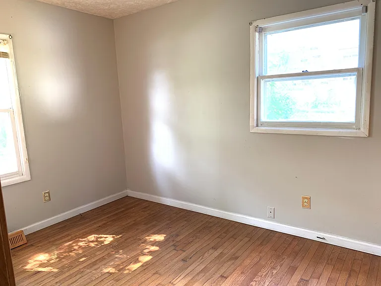 3640 Niles Dr — Photo 8
