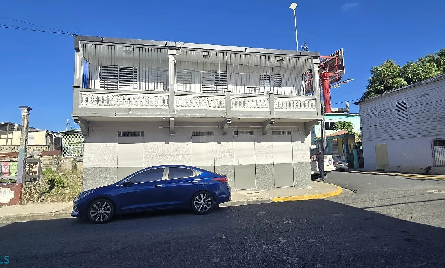 3 bed, 1.0 bath, 700 sqft, $695 — Photo 1