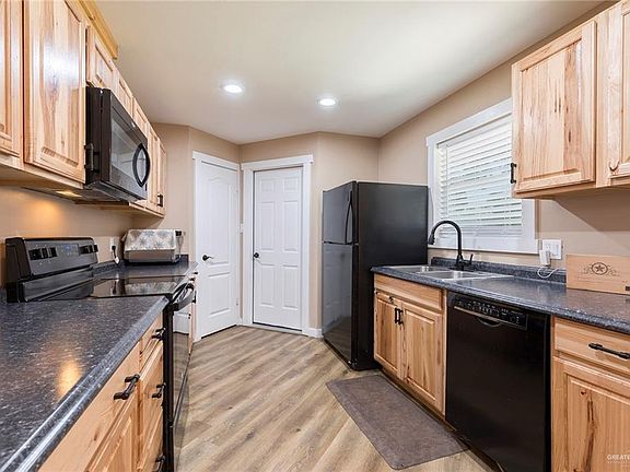 5th image of 1609 Robin Ave