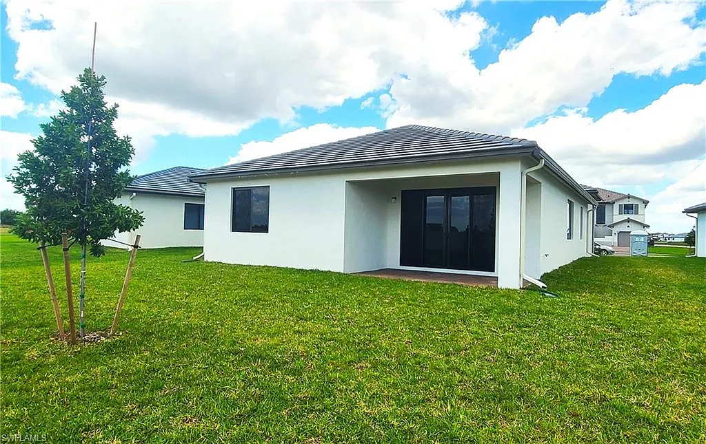 3 bed, 3.0 bath, 1918 sqft, $2,650 — Photo 3