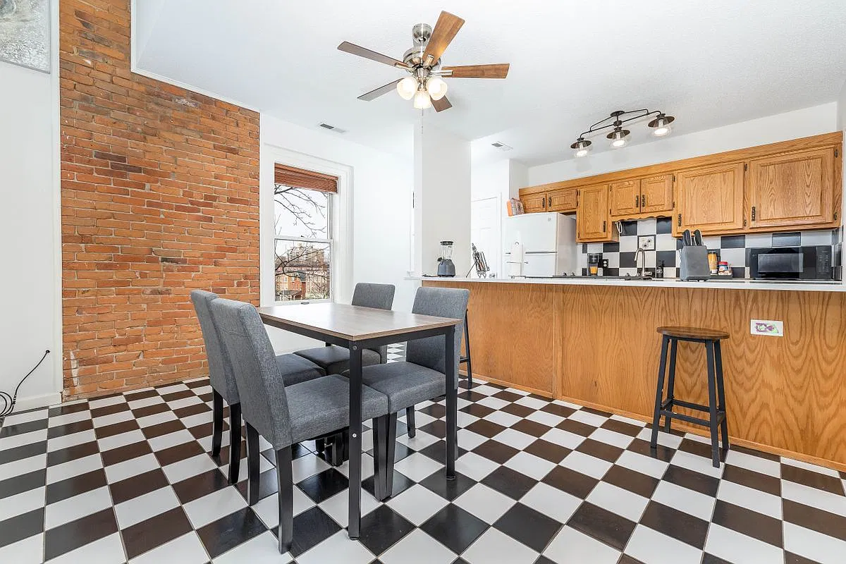 2 bed, 2.0 bath, 1282 sqft, $2,500 — Photo 3