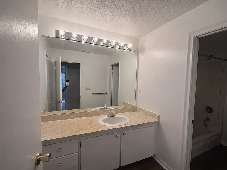 48A304 Avonwood Rd #304 — Photo 14