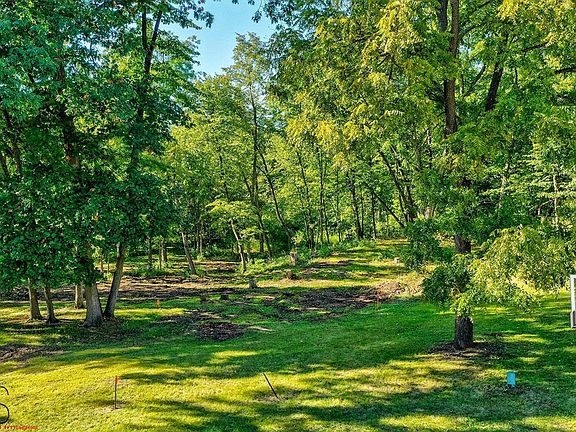 4th image of 420 Deertimber Ln
