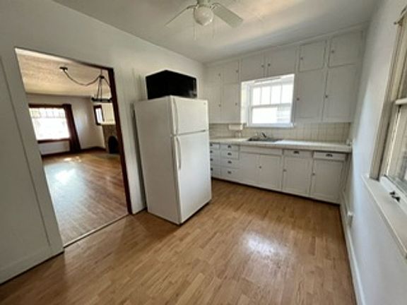 5th image of 117 S Jackson St
