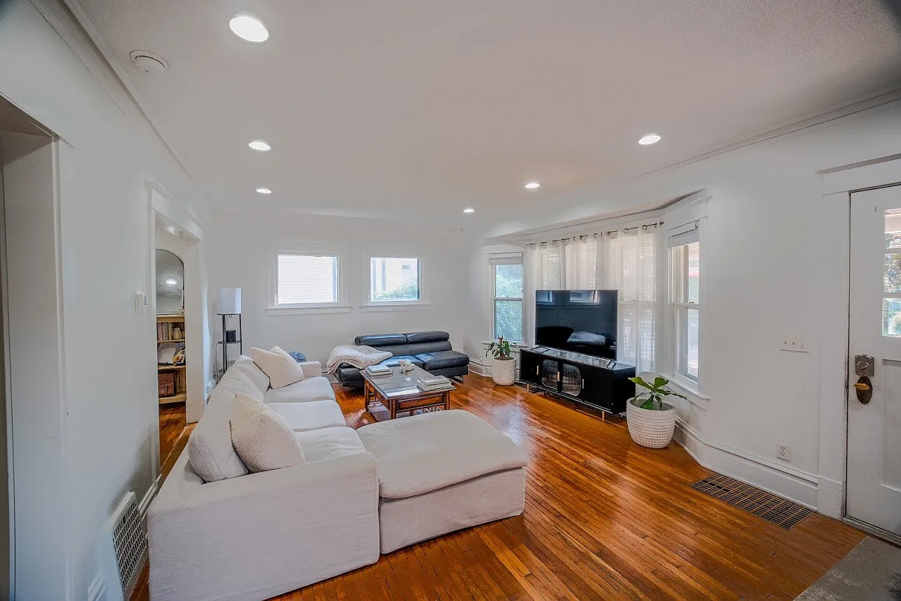 4 bed, 2289 sqft, $2,650 — Photo 3