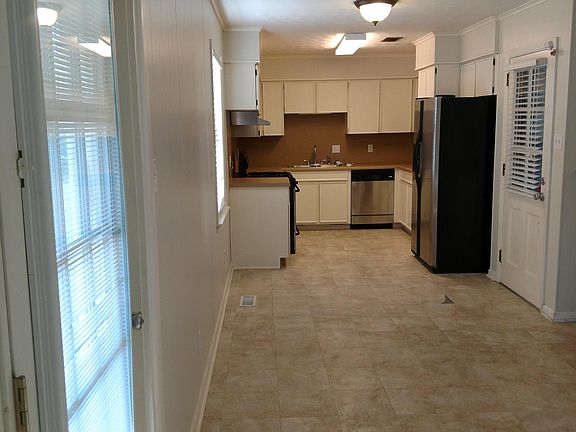 Kitchen - Dining Area