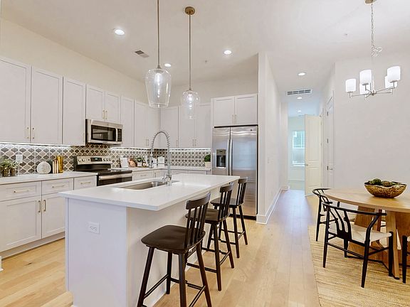 4th image of 207 Ribbon Ln