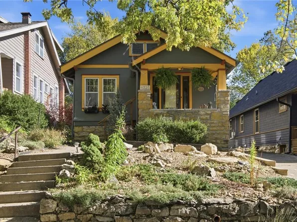 4225 Holmes St, Kansas City, MO 64110