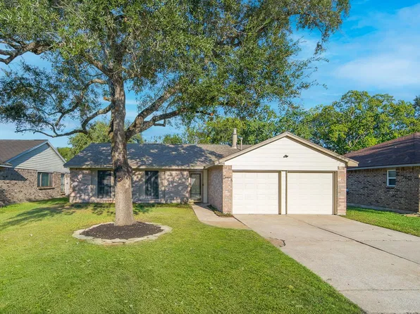 120 Meadow Bend Dr, League City, TX 77573