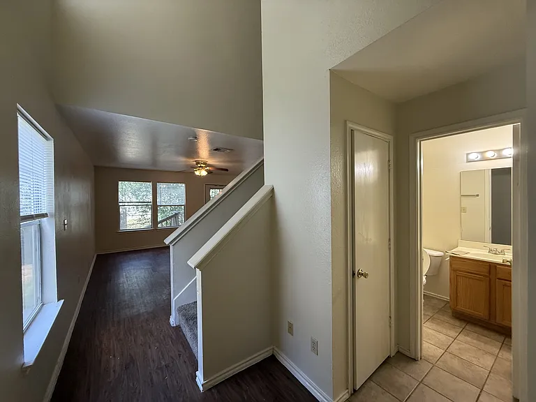 1000-1002 Sagewood Trl — Photo 2