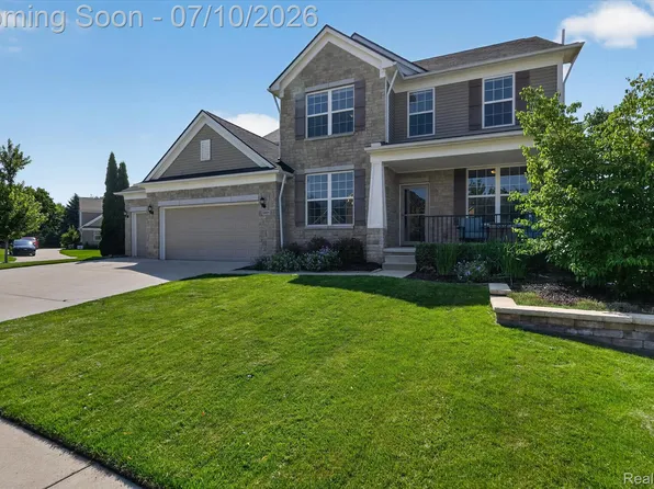 58491 Winnowing Cir S, South Lyon, MI 48178
