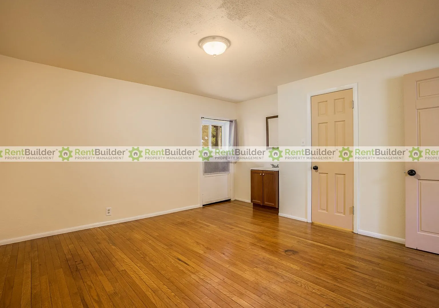 3 bed, 1.5 bath, 1770 sqft, $1,995 — Photo 4