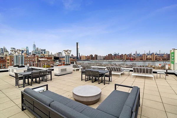 Rented by REAL New York | media 21