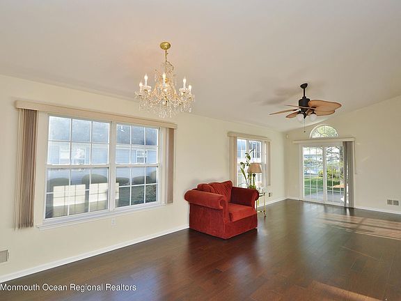 4th image of 2614 Meadow Lake Dr