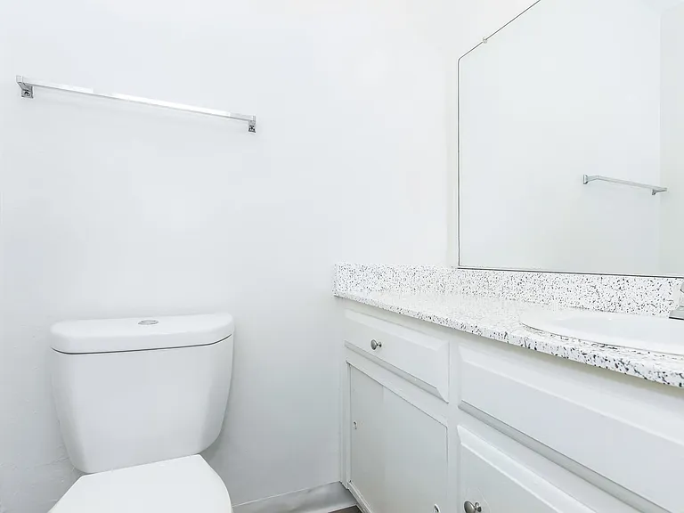 Buena La Vista Apartment Homes — Photo 60