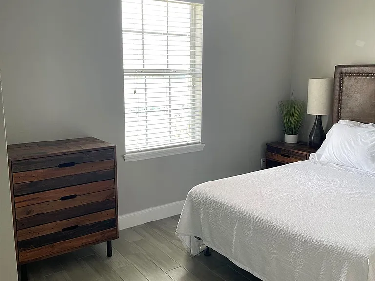 1015 Bluewater Dr #1 — Photo 9