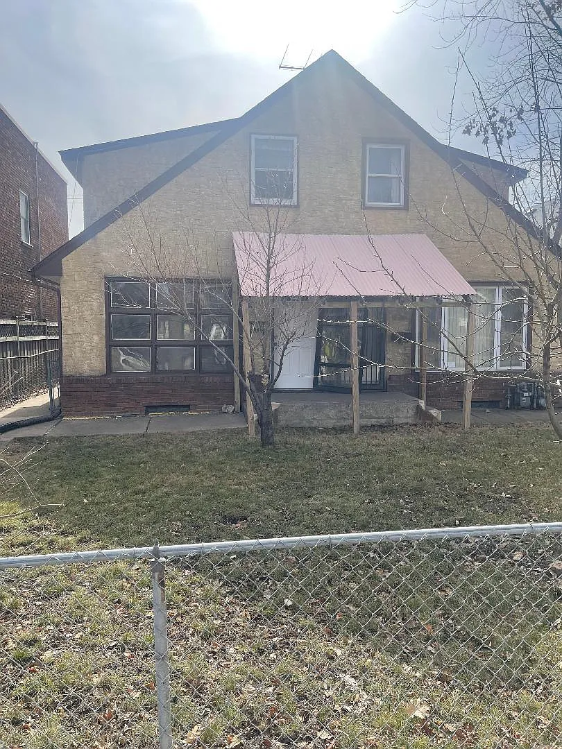 3 bed, $1,695 — Photo 1