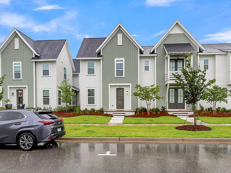 254 Symphony Ave — Photo 2