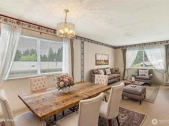 5th image of 17044 Woodcrest Drive NE