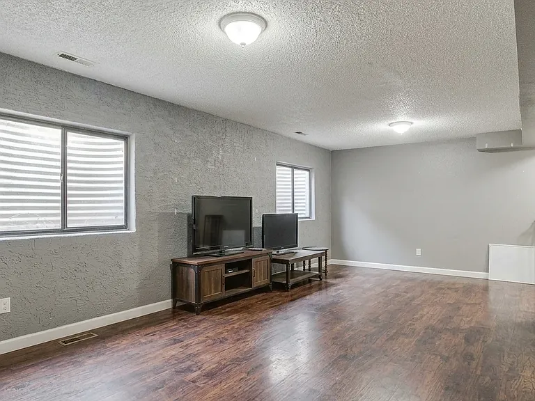 6435 Chantilly Pl — Photo 49