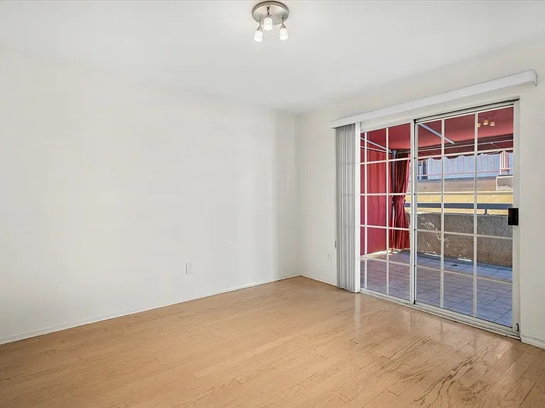 200 E Windsor Rd #1 — Photo 14