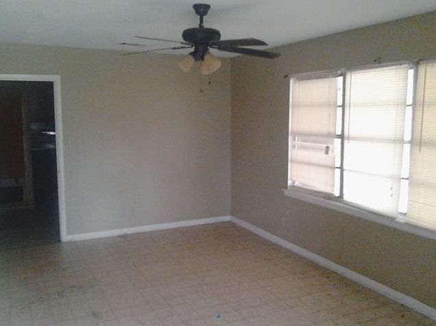 2nd image of 4328 Magazine St