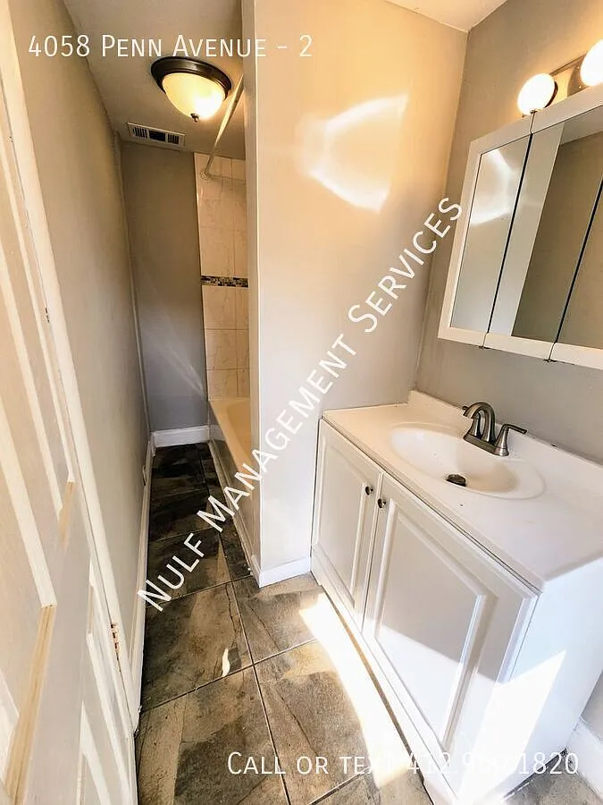 2 bed, 1 bath in Bloomfield + bonus room — Photo 4