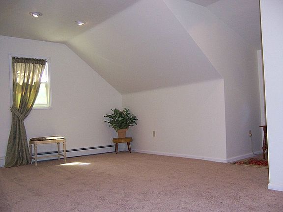 Finished 2nd floor w/2 bedrooms 