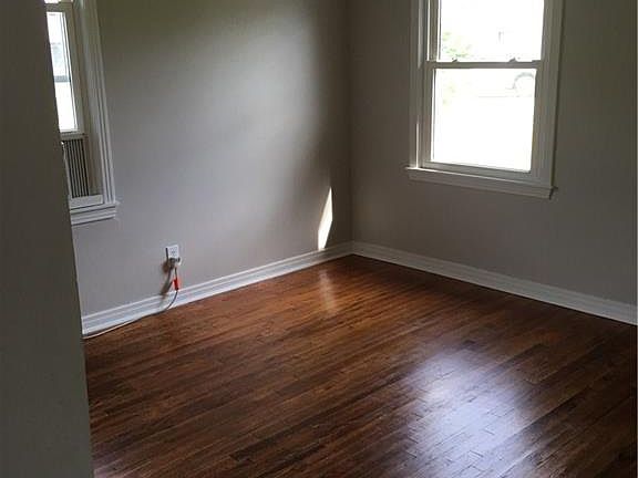 2nd image of 131 E Comay Cir