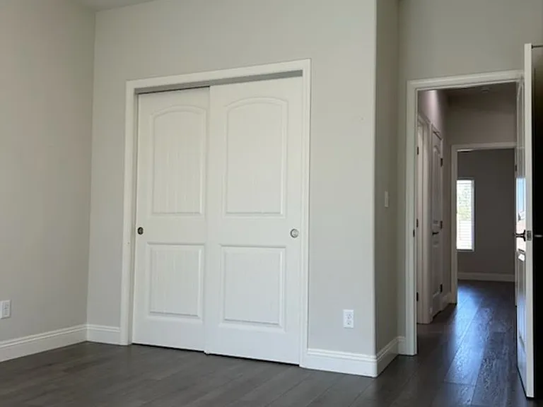 432 Thomas St — Photo 23