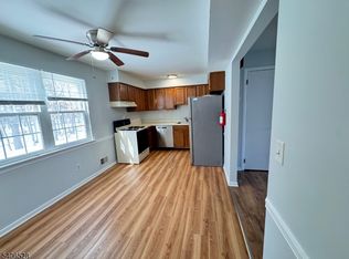 15C Hanover Sq #C, Middlesex, NJ 08846