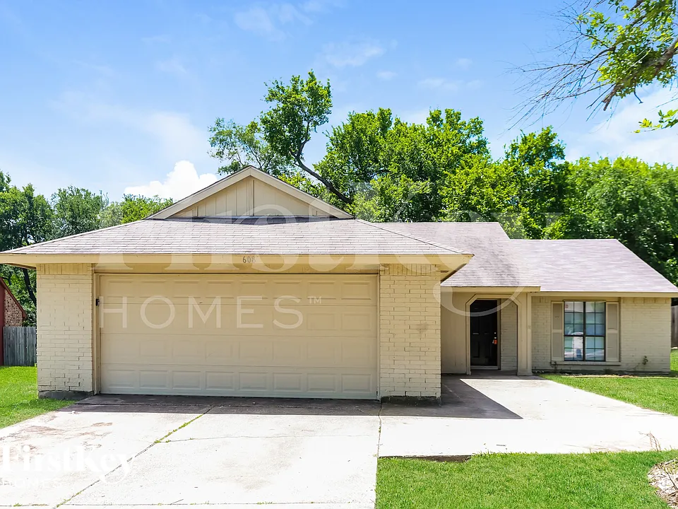 608 Nora Ln