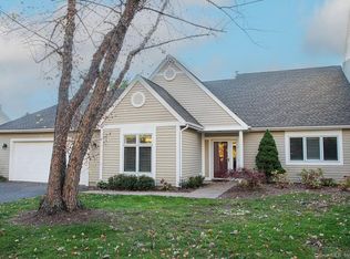 4 Litchfield Ln #4, Avon, CT 06001