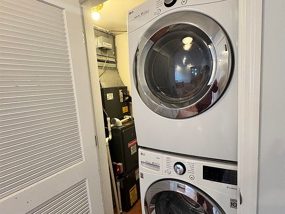 4th image of 515 30th St APT 2B