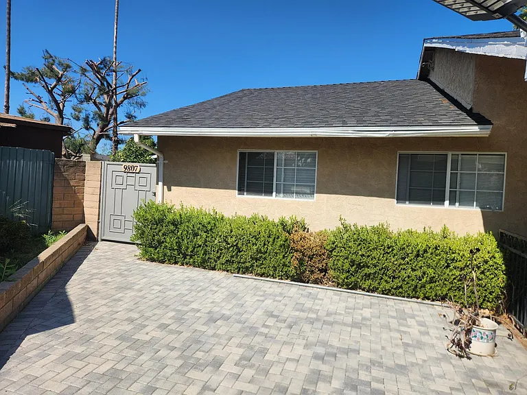 9807 Peach Ave — Photo 14