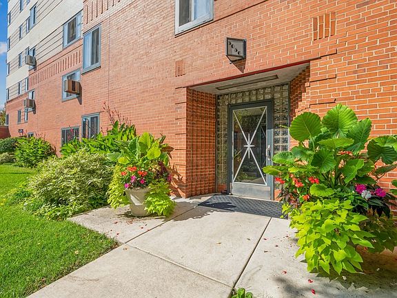 3rd image of 5056 N Marine Dr #7A