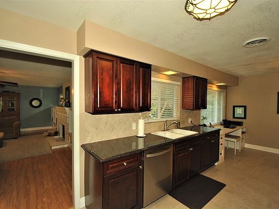 3rd image of 4268 N Delno Ave