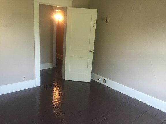 4th image of 205 Buckingham Ave