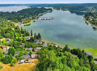 16 NW Cartier Dr, Bremerton, WA 98312