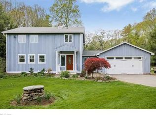 4 Christmas Tree Hl, Canton, CT 06019