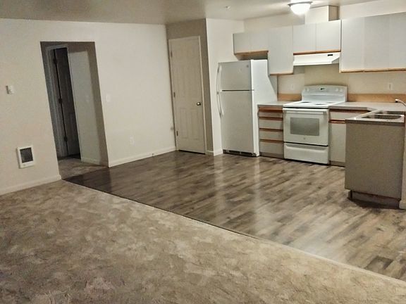 3rd image of 631 Sunset Ave NE #103